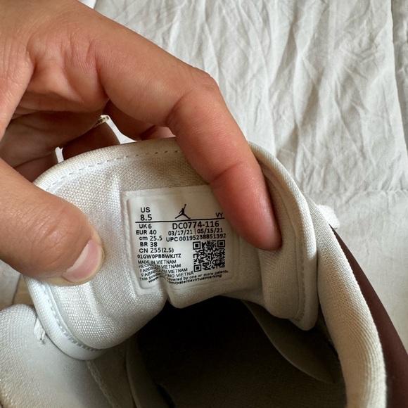 Jordan 1 Low “Bronze Eclipse” WOMENS 8.5 - Picture 6 of 6